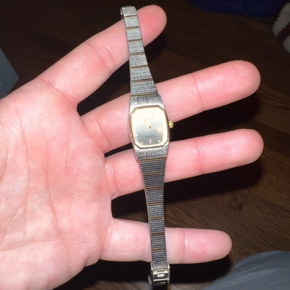 ⭐️Vintage Gruen Slim Silver & Gold Thin Stainless Steel Watch - Picture 7 of 15